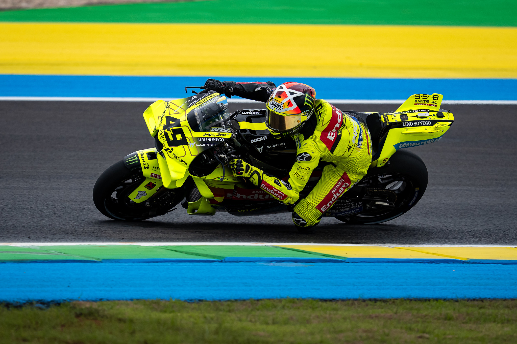 Di Giannantonio cresce em classificação caótica e crava pole no Brasil. Moreira é 14º