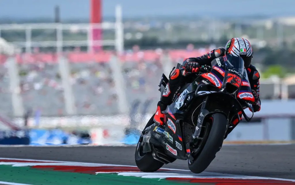 Bezzecchi arrasa en Austin y encabeza el 1-2 de Aprilia en MotoGP