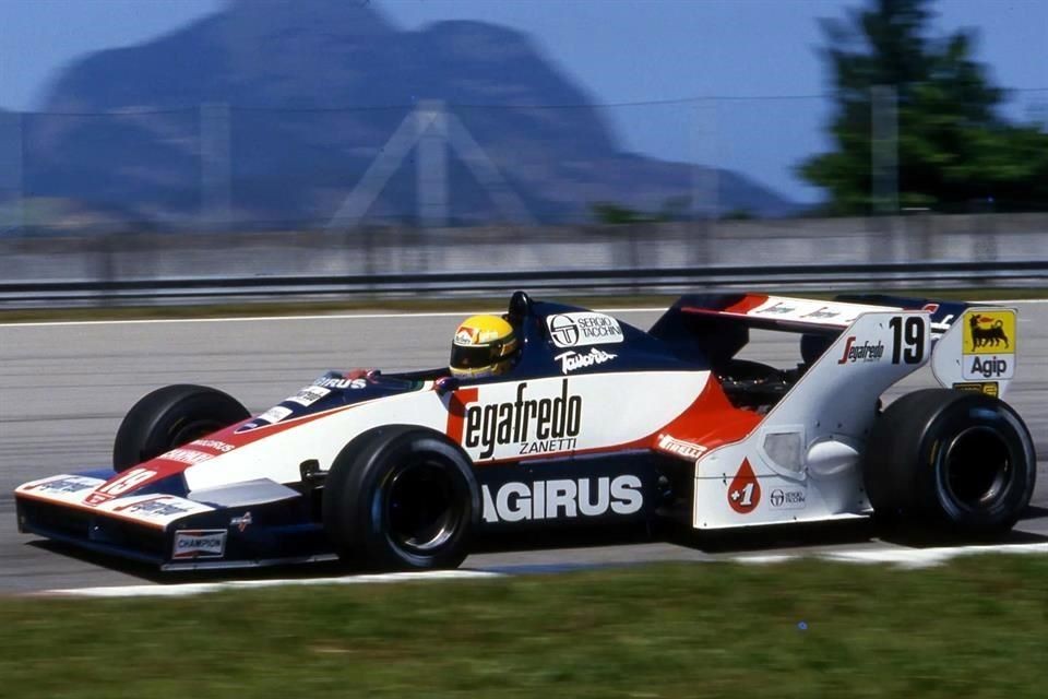 El coche del debut de Senna en la F1 aparece en subasta millonaria en Mónaco