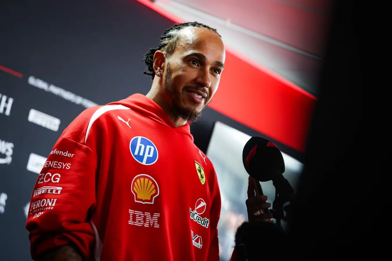 Hamilton destaca evolución de Ferrari en F1 2026: “Me siento más cómodo”