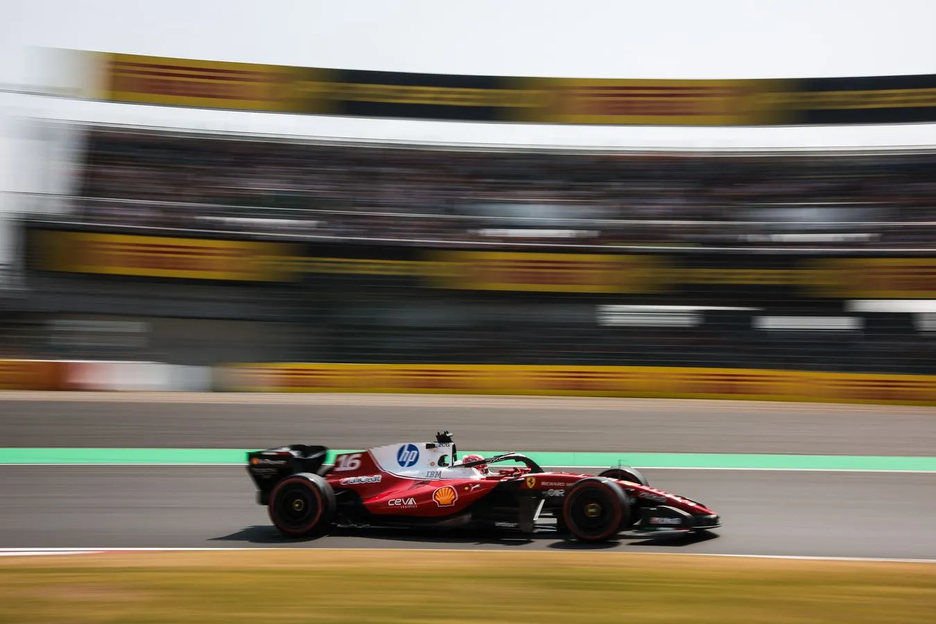 Leclerc cita impacto del coche de seguridad en el “agotador” GP de Japón