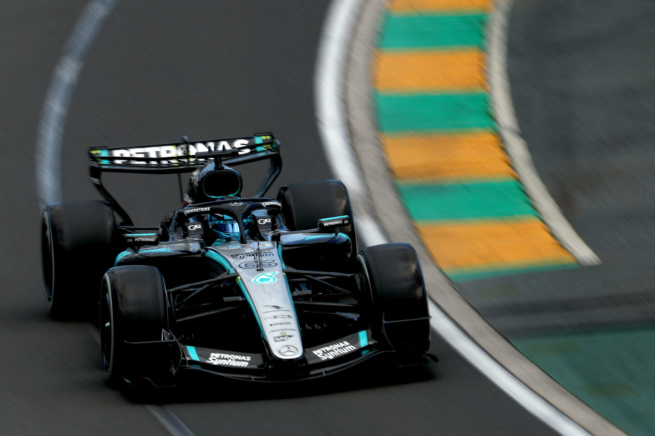 Russell supera ameaça da Ferrari e vence GP da Austrália da F1 2026. Bortoleto é 9º