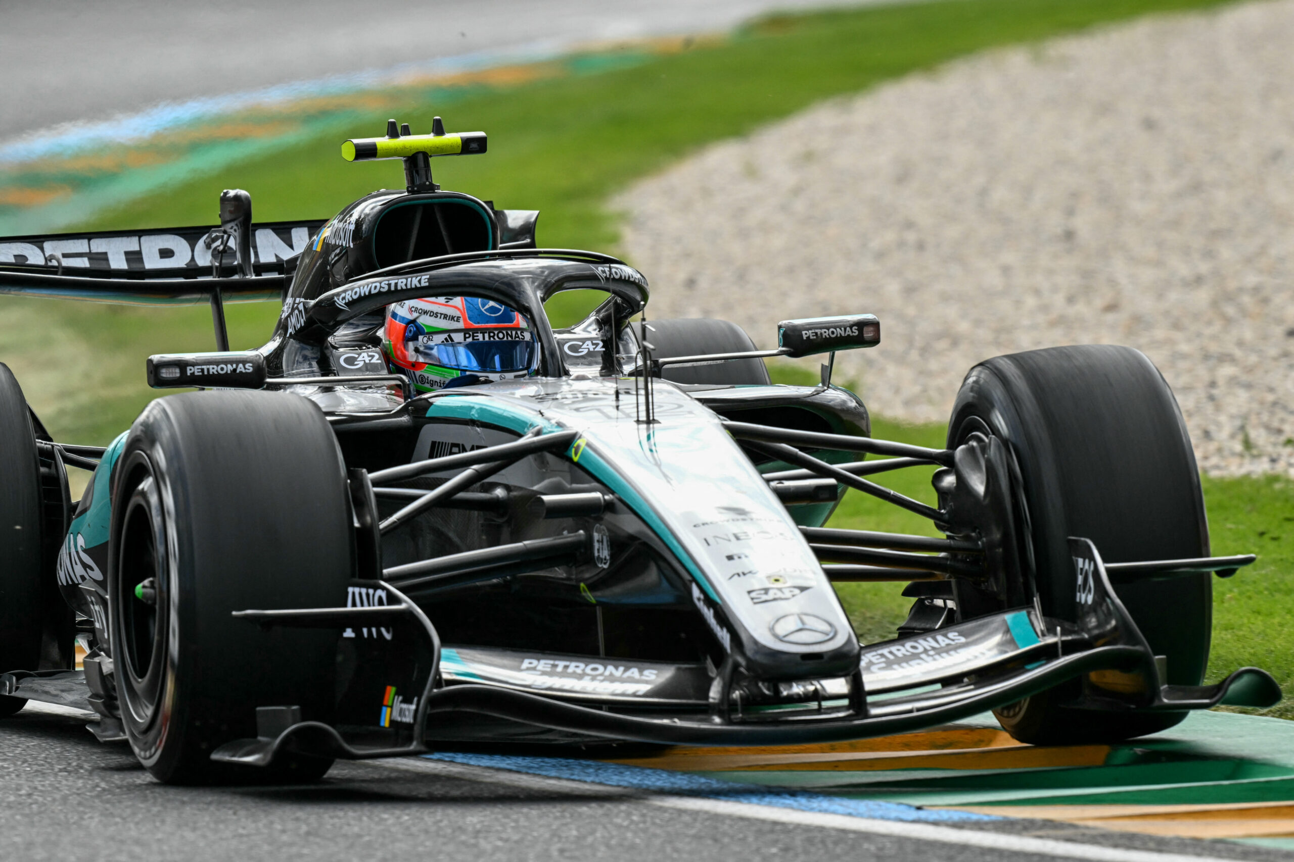 Antonelli defende Mercedes em polêmica da asa dianteira: “Não tentamos ser gênios”