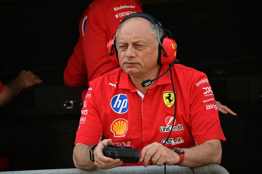 Ferrari explica decisão de parar Hamilton durante safety-car do GP da Inglaterra