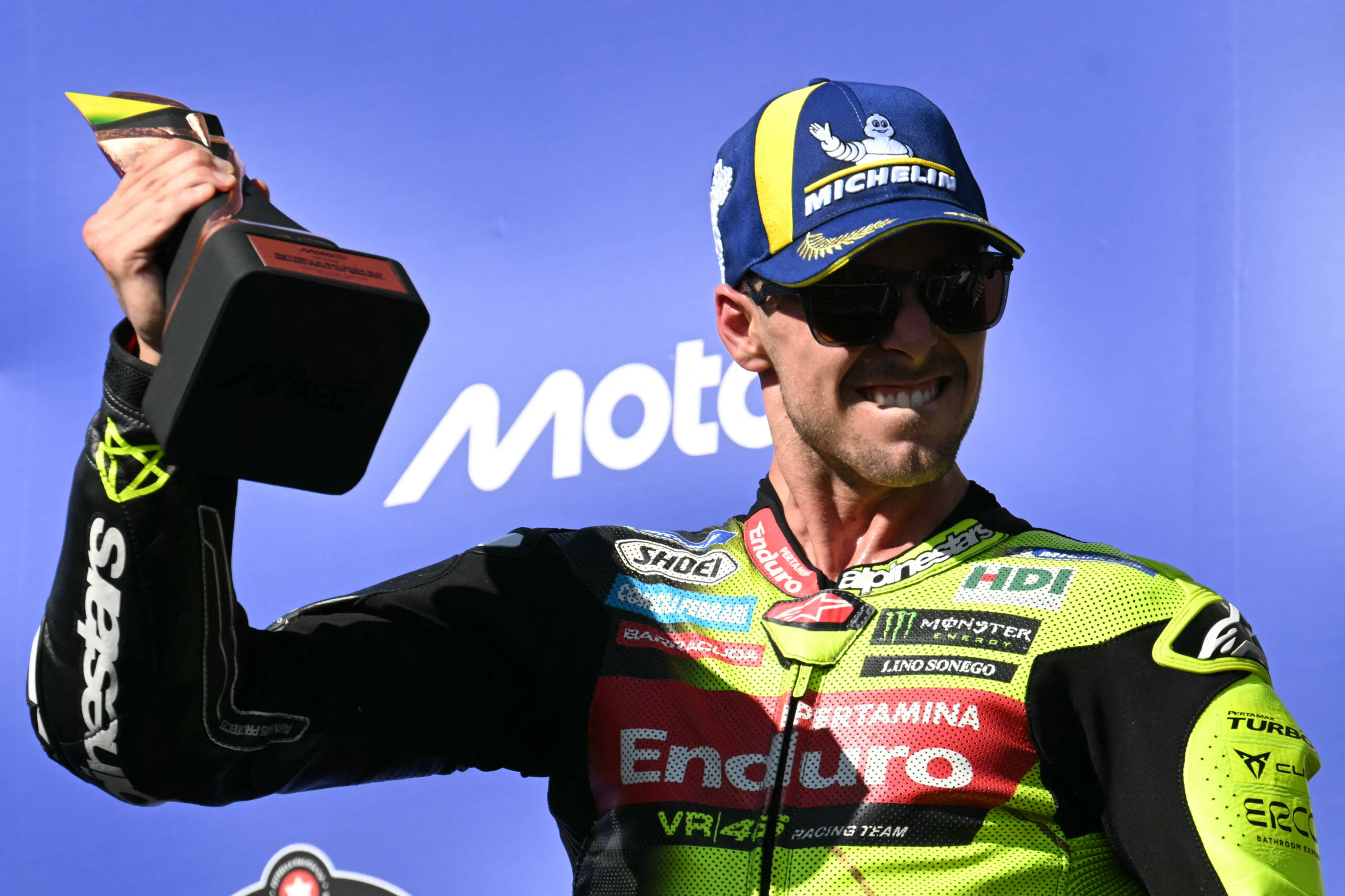 Di Giannantonio destaca duelo com Marc Márquez e celebra pódio: “Superdivertido”