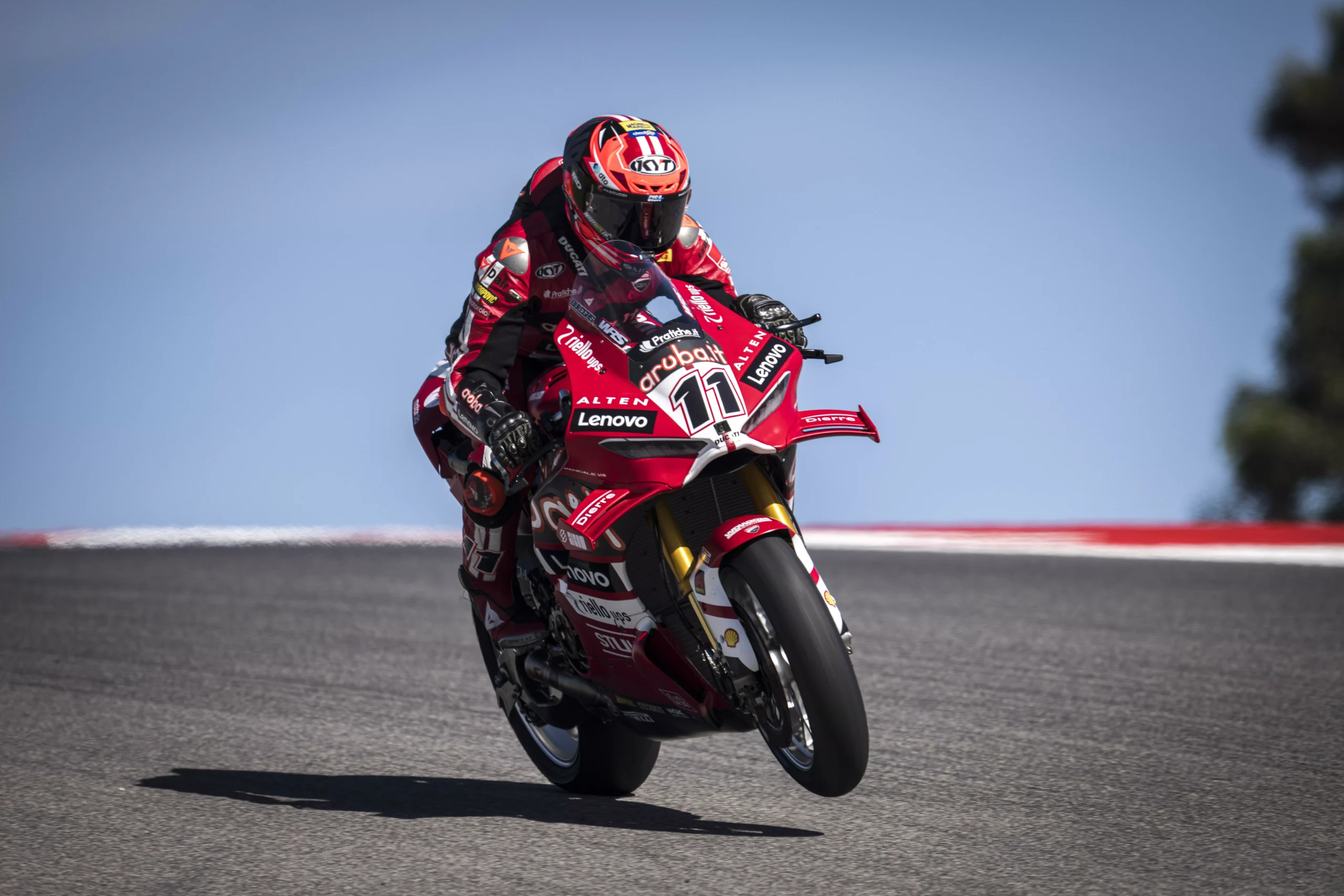 Bulega domina do início ao fim e vence corrida 1 do WSBK em Portimão