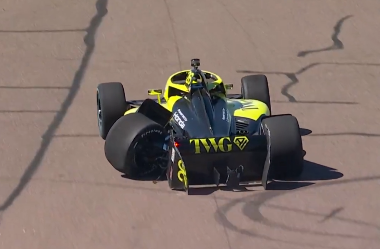 Power perde controle e bate na curva 3 na classificação do GP de Phoenix