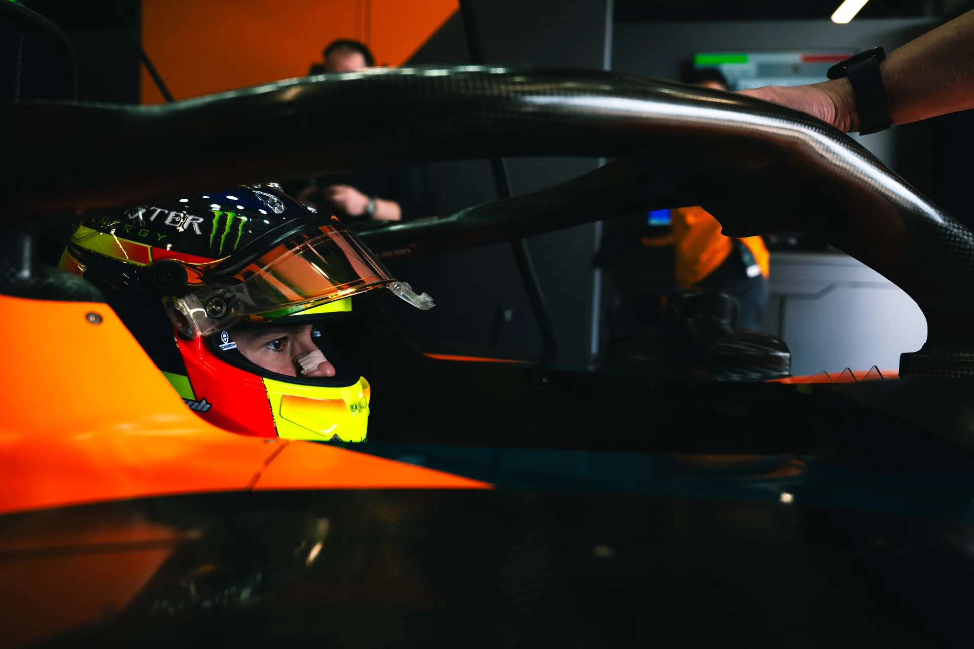 Fornaroli completa testes com carro de 2023 da McLaren em Silverstone