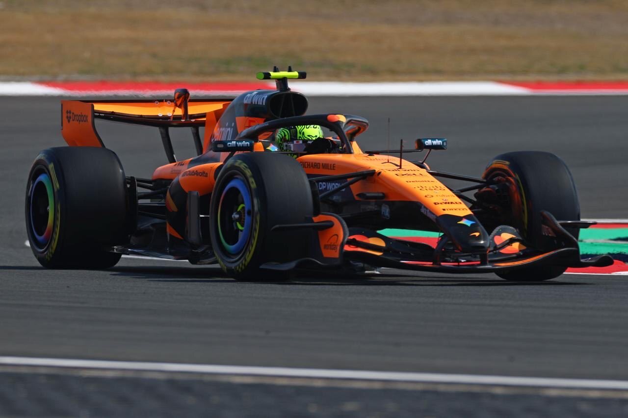 Norris se frustra por no salir a correr en China por falla en McLaren