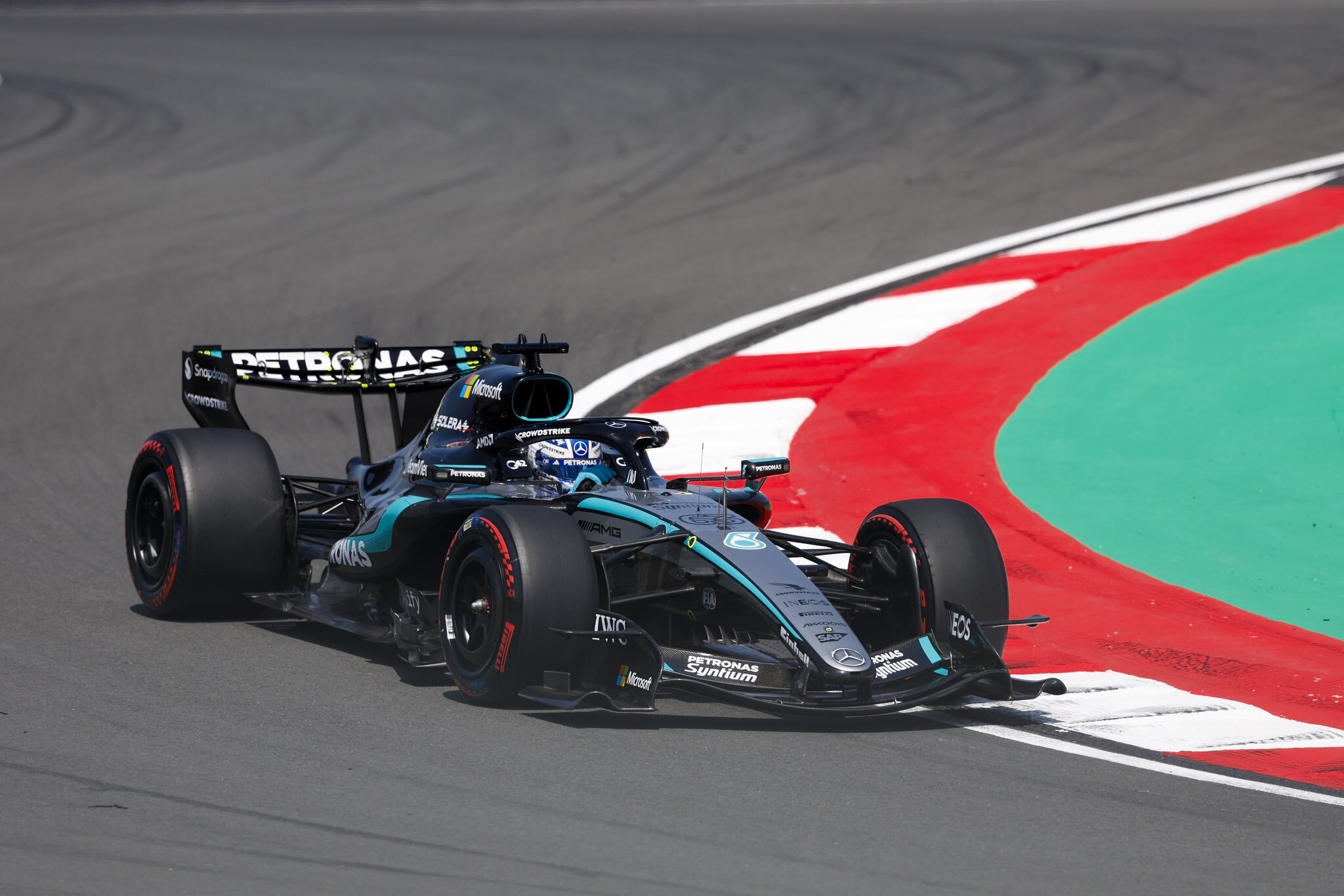 Russell ve Mercedes “increíble” tras lograr la pole de la sprint de China