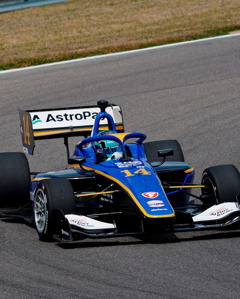 De Tullio logra la pole en Barber para la Indy NXT, pero pierde la victoria por un toque con Max Taylor