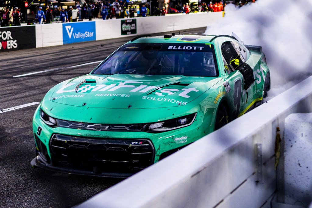 Elliott corta el dominio de Hamlin y gana la carrera de NASCAR en Martinsville
