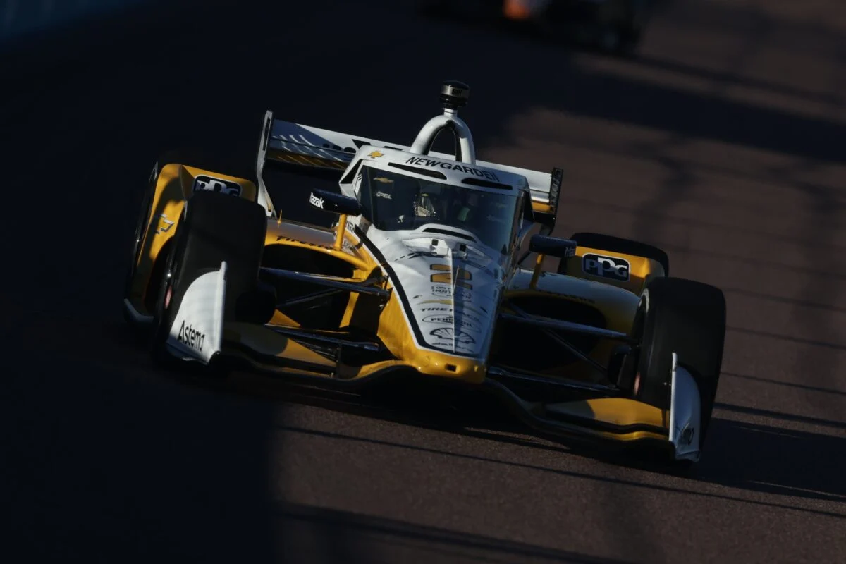 Newgarden vence a Armstrong y lidera la segunda práctica de Indy en Phoenix