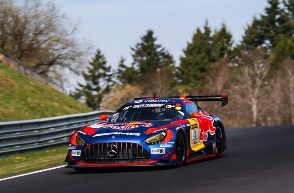 Verstappen sorprende a compañero con “truco” en Nürburgring