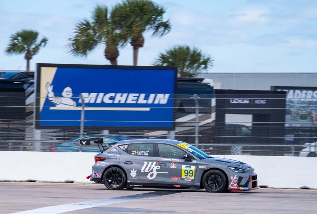Girolami vence en accidentada prueba de telonera de IMSA en Sebring