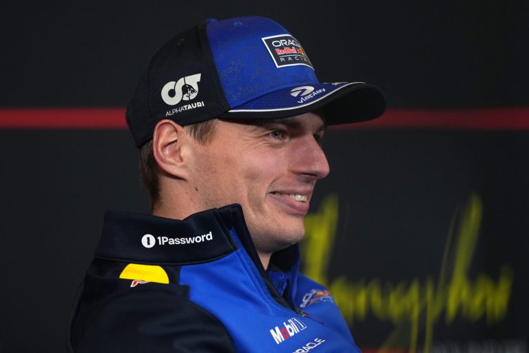 Verstappen fortalece parceria e renomeia equipe de automobilismo virtual