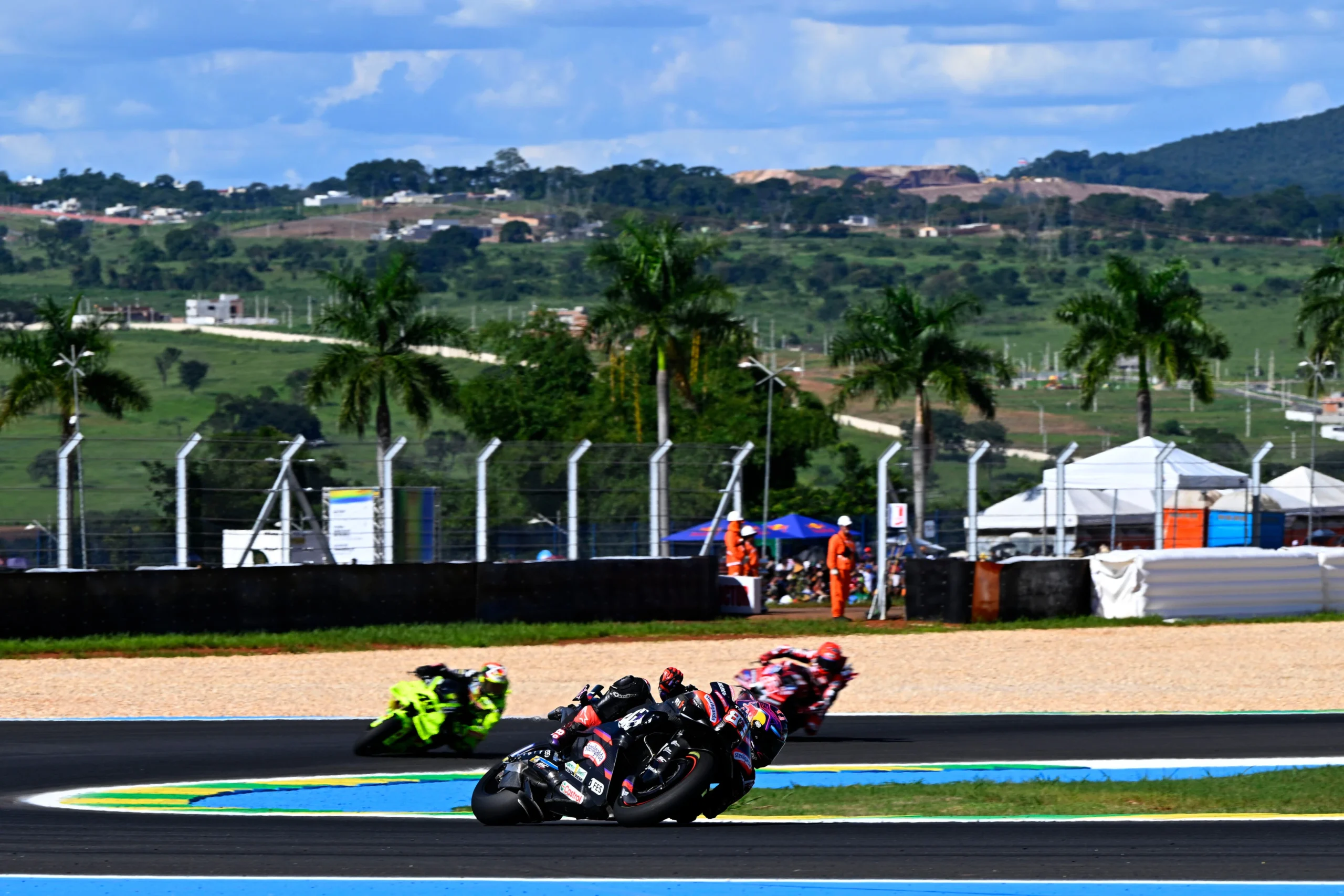 Martín celebra el “impensado” segundo puesto en el GP de Brasil