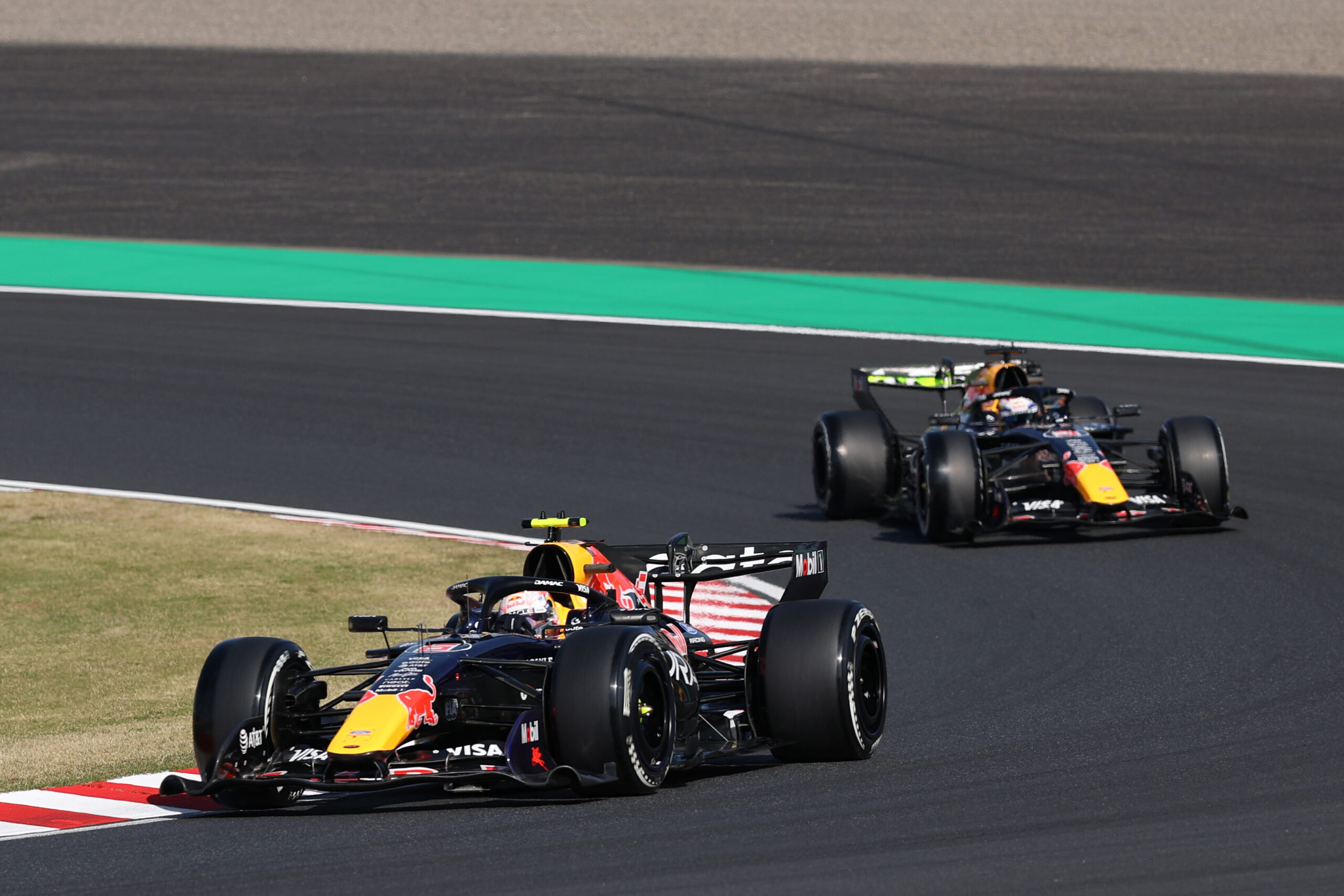 Red Bull ve pilotaje del RB22 como una “batalla” para sus pilotos en Japón