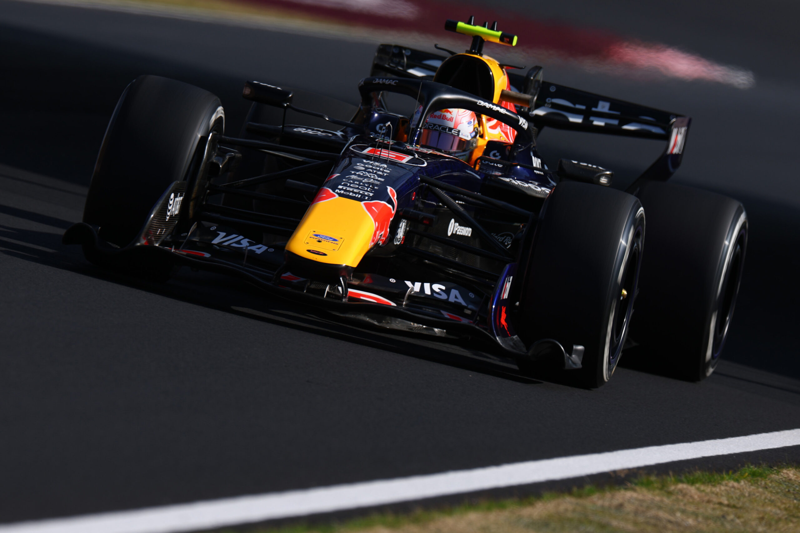 Hadjar ve “paso adelante” en la FP2 y confía en Red Bull para mejorar en Japón