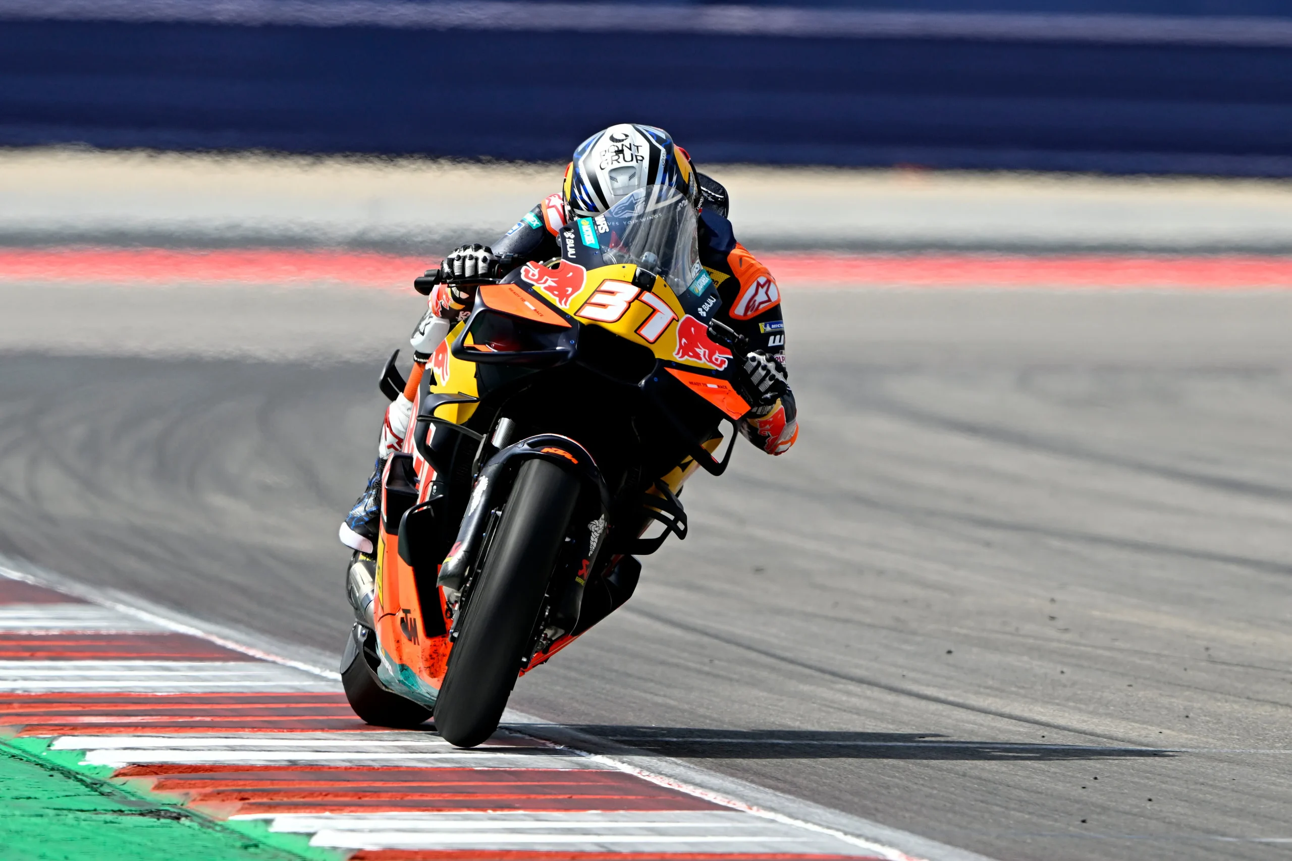 Acosta agradece trabajo de KTM en Austin y revela: “Dejé pasar a Martín”