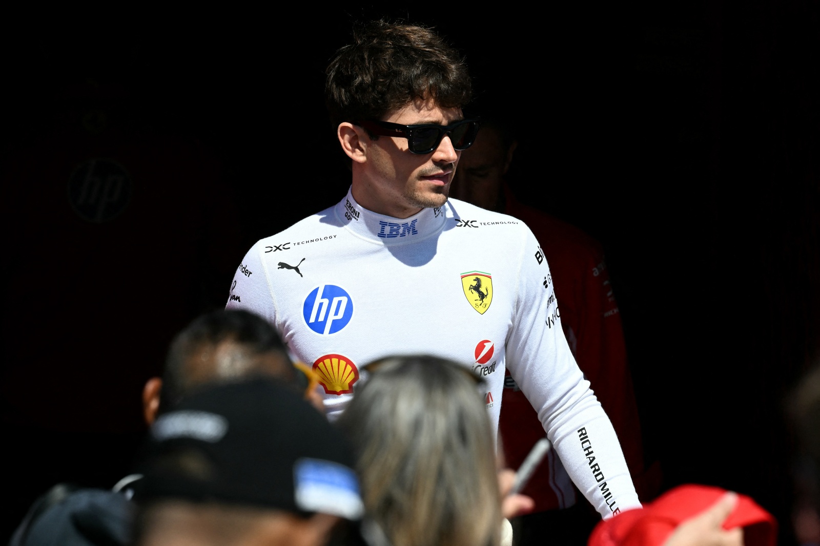 “Estava nos últimos dias”: Leclerc confessa mentira para o pai sobre acordo com Ferrari