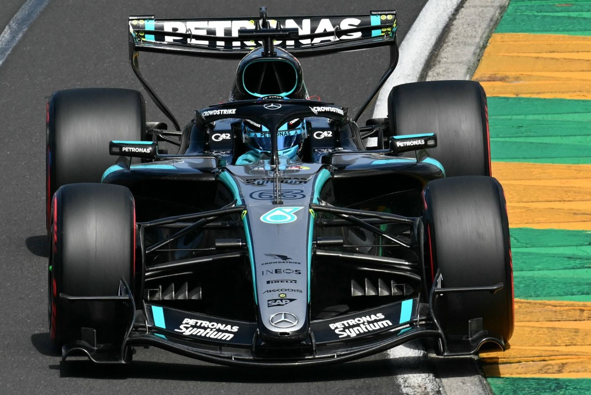 Russell mostra cartas da Mercedes e crava pole do GP da Austrália na F1. Bortoleto é 10º
