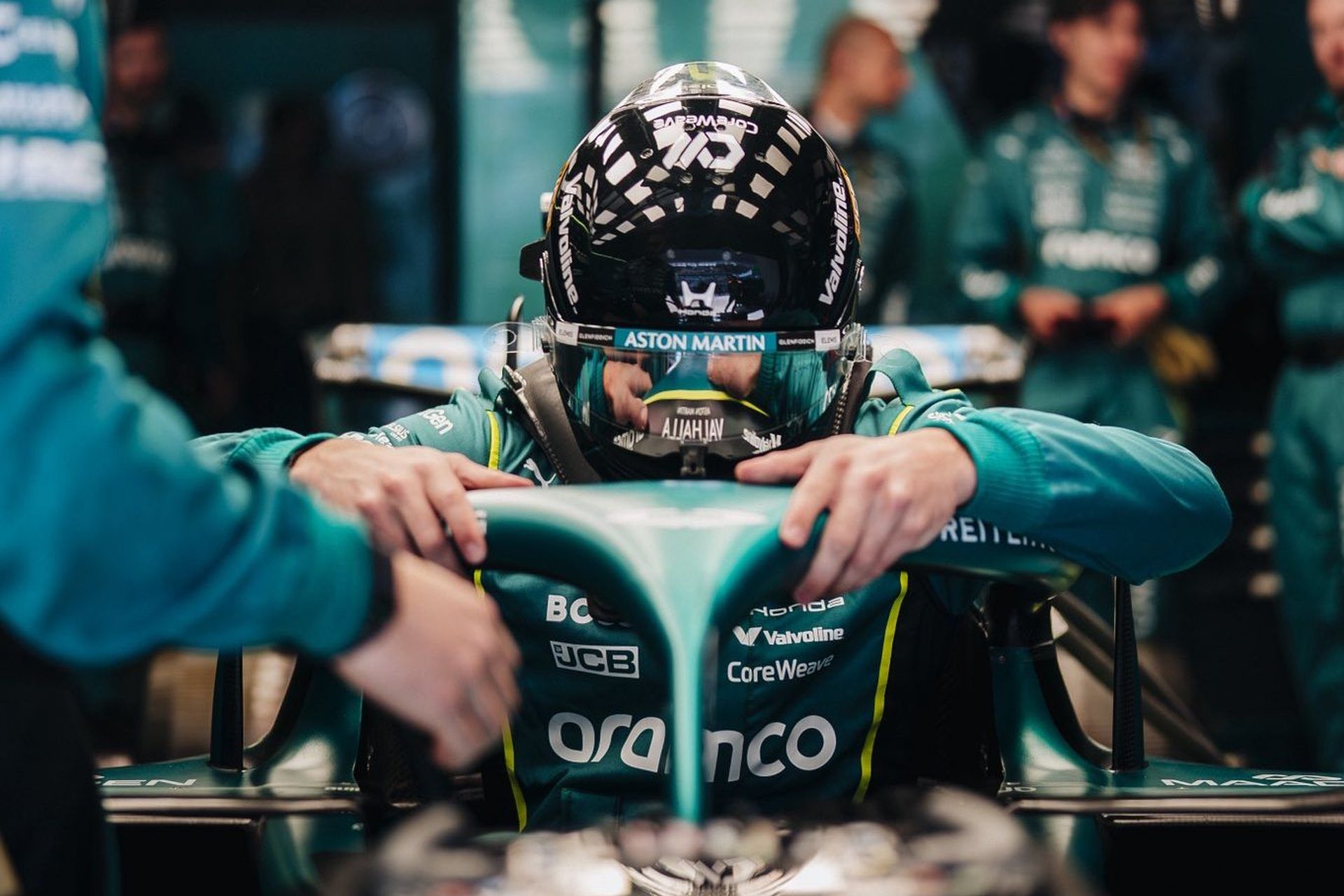 Aston Martin perde 1/3 de treino livre por falta de energia nos boxes de Miami