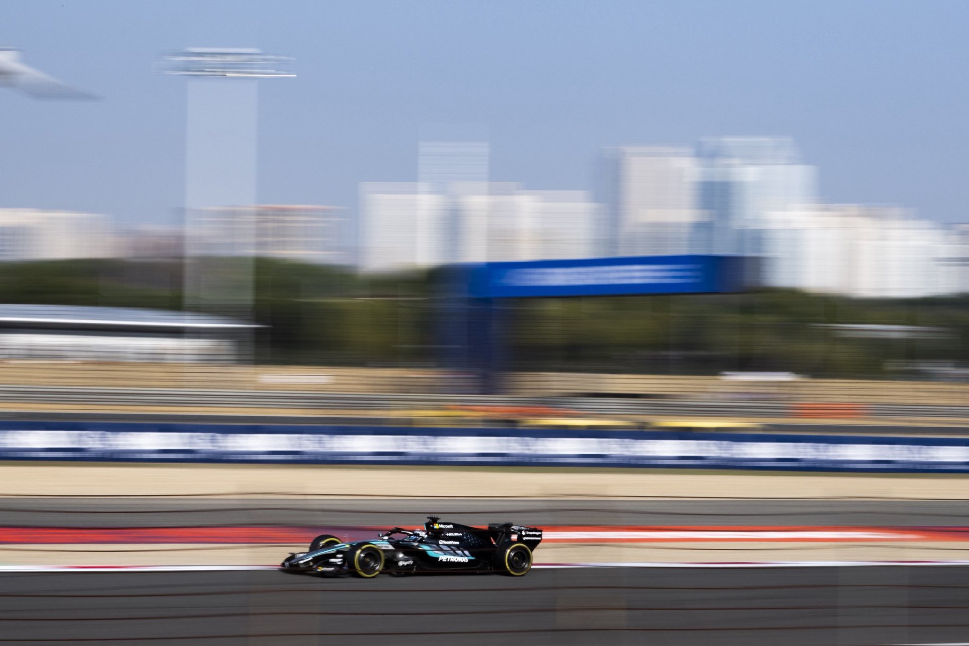 Mercedes vibra com pole de Antonelli na China diz que drama de Russell é “como iPhone”