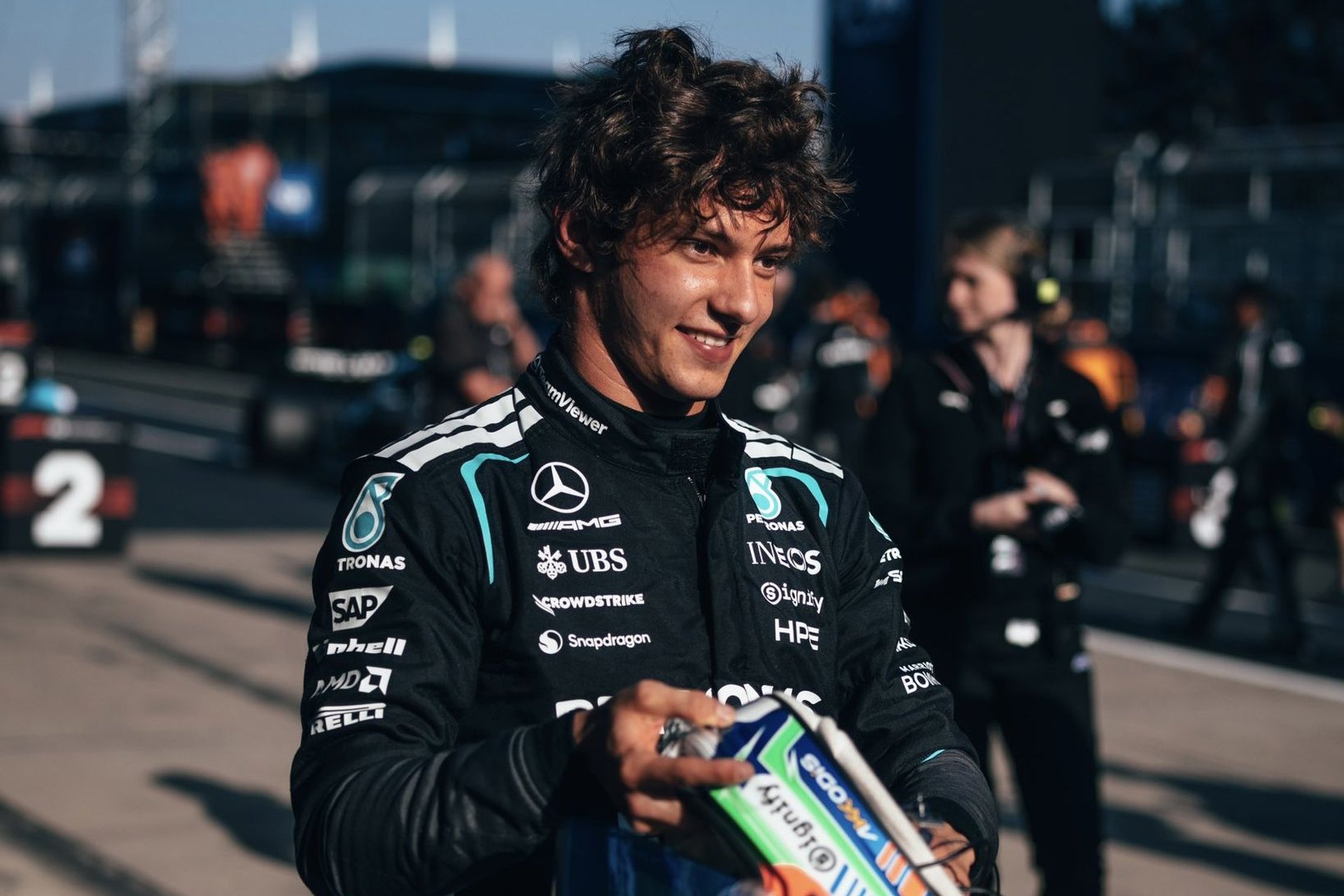 Antonelli entra para história na China e passa a ser pole mais jovem da Fórmula 1
