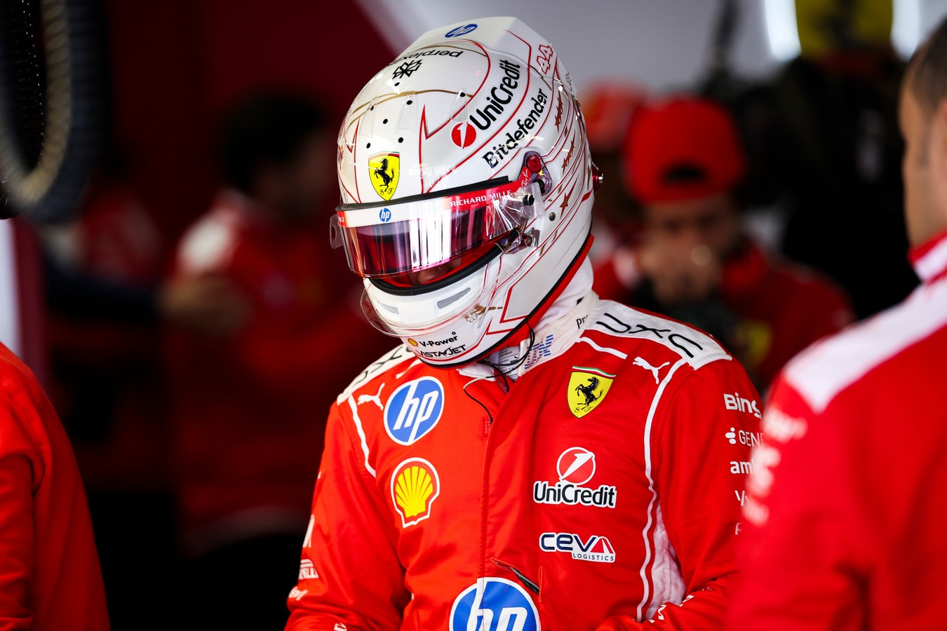 Hamilton duvida de ajustes no regulamento da F1 e dispara: “Pilotos não têm voz”