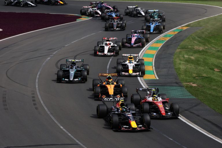 Largada do GP da Austrália foi caótica. E não no bom sentido (Foto: Red Bull Content Pool)