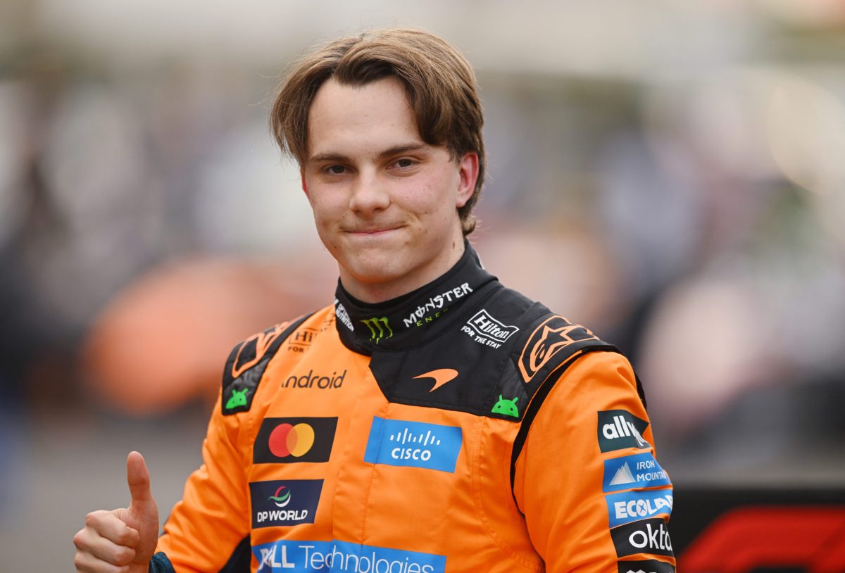Piastri pede à McLaren para “não se iludir” após duelo com Mercedes no Japão