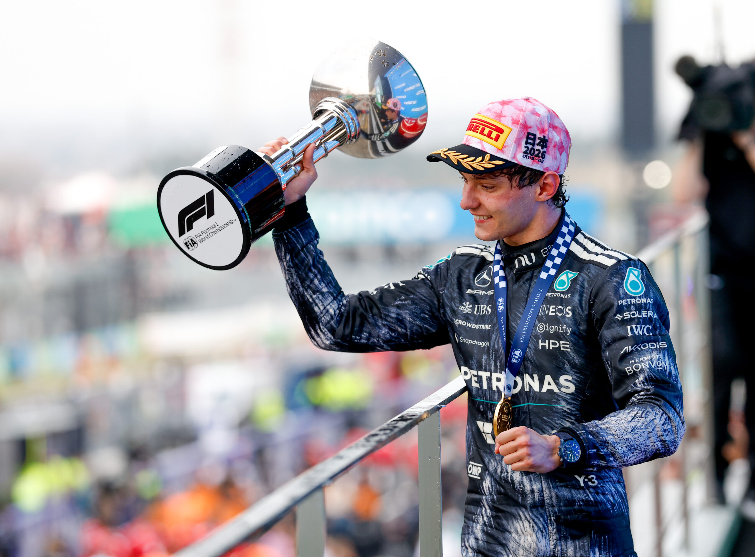 Por que Antonelli teve celebração sem álcool no pódio do GP do Japão da F1