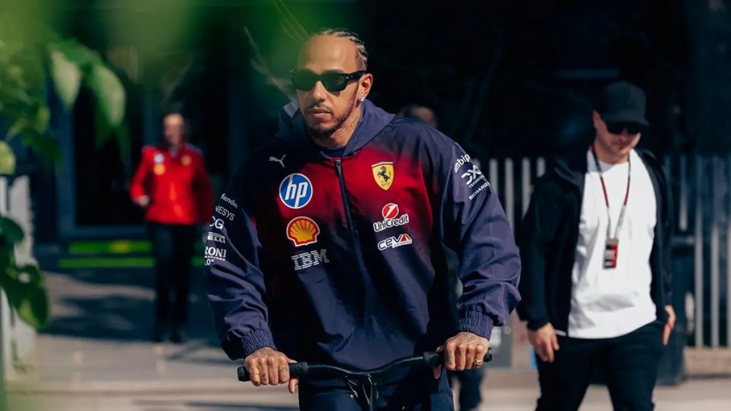 Hamilton señala que Ferrari necesita “dar un paso adelante” para vencer a Mercedes