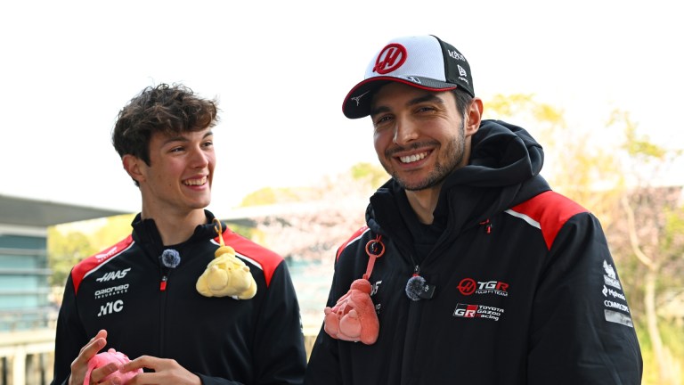 Bearman aponta fraquezas da Haas e lamenta saída de Ocon: “Aprendi muito com ele”