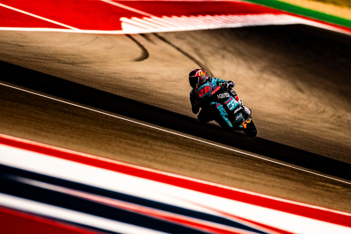 Quiles supera Pini em duelo particular e lidera 1º dia de treinos da Moto3 em Austin