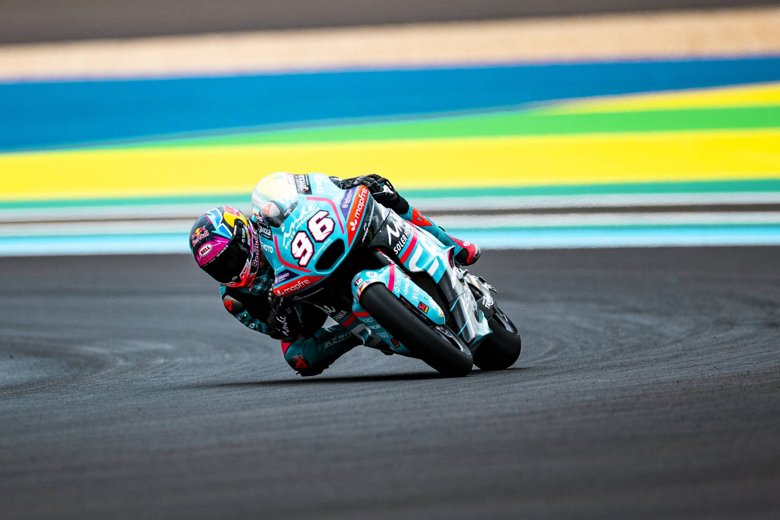 Holgado supera Alonso em classificação equilibrada e crava pole da Moto2 no Brasil