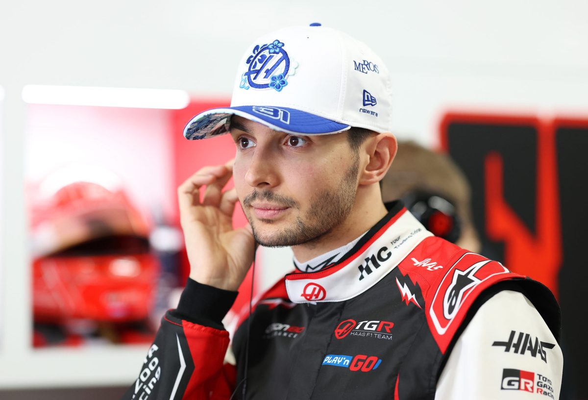 Ocon rebate rumores “fabricados” de possível saída da Haas: “Uma completa bobagem”