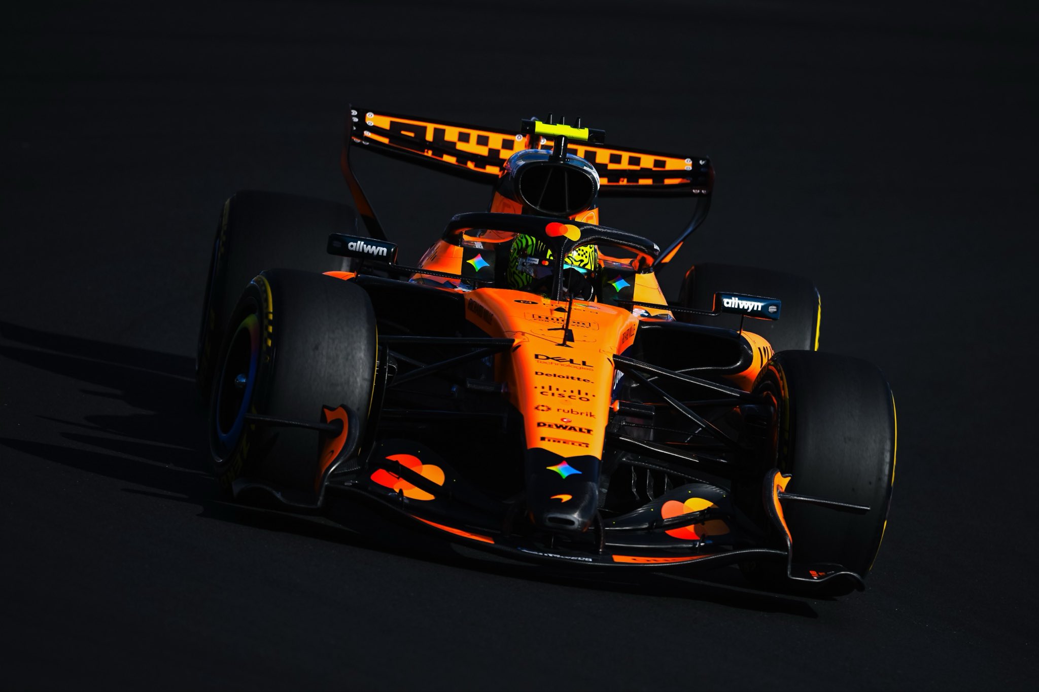 Norris se lamuria por problema na McLaren em TL2 do Japão: “Não é o começo dos sonhos”
