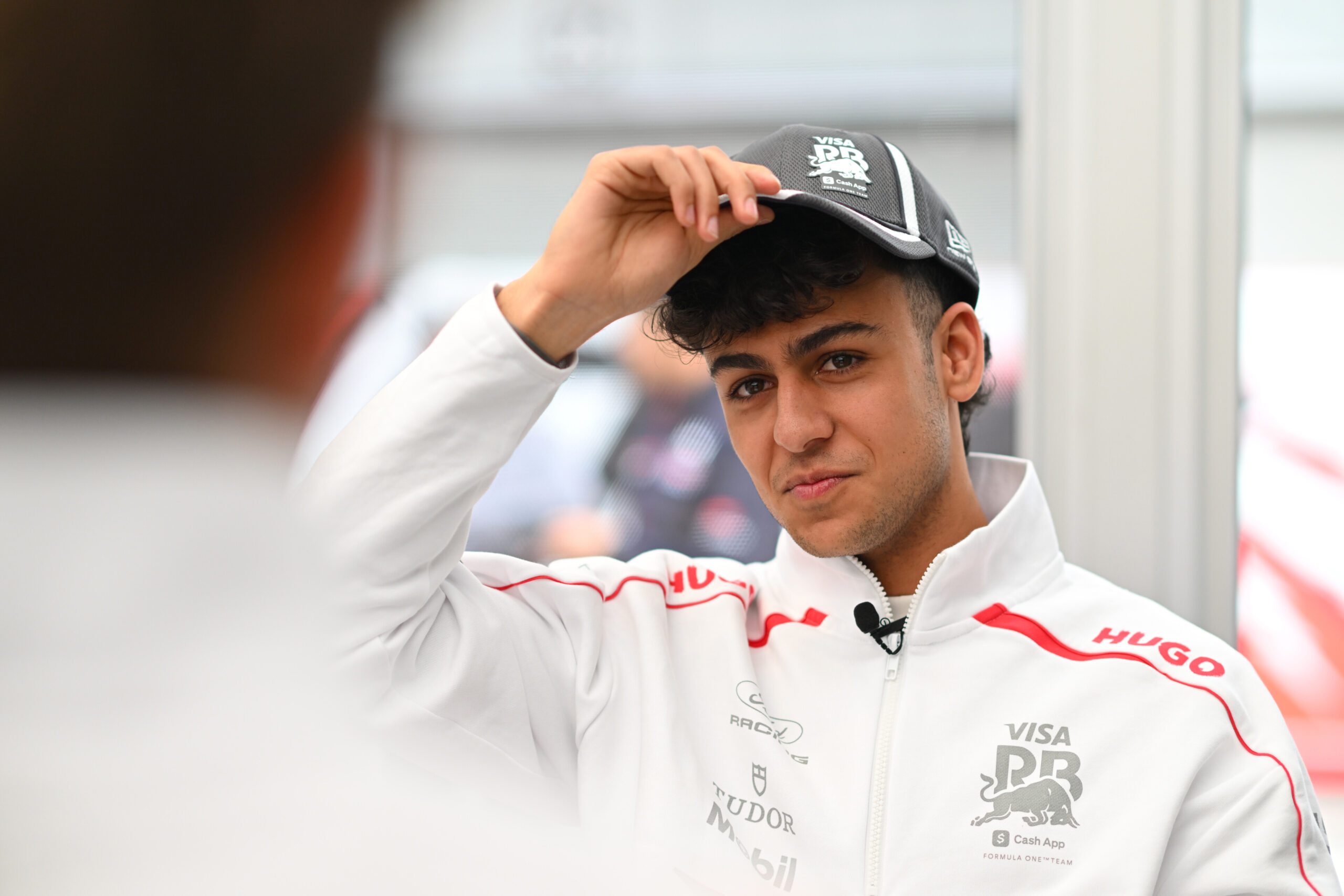 Lindblad celebra estreia em Suzuka e destaca necessidade de “desligar cérebro”