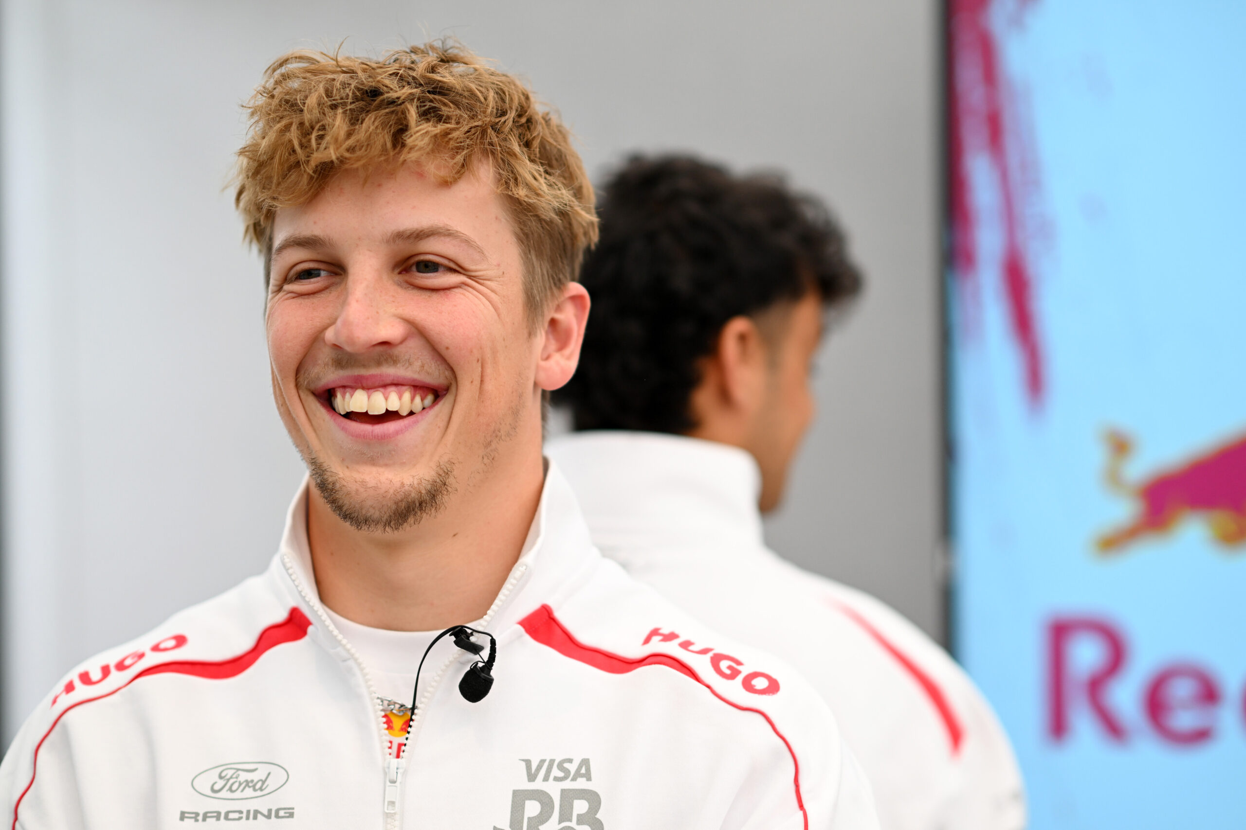 Lawson celebra estabilidade na F1 2026 e bom clima da Racing Bulls: “Todos estão felizes”