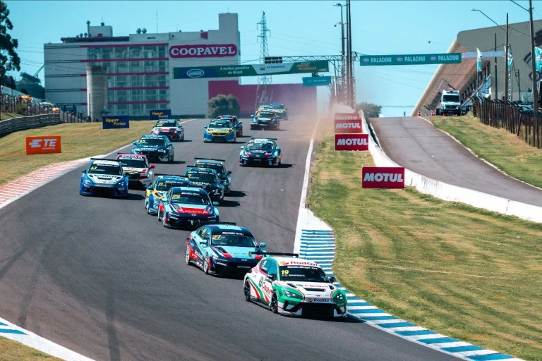 Cardoso y Leo Pernía vencen en la fecha 2 del TCR South America en Cascavel