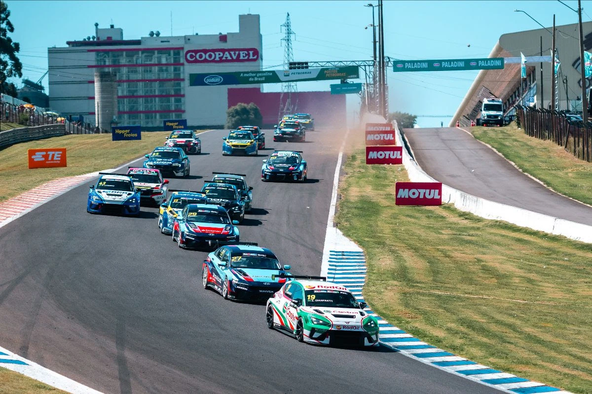 Cardoso y Leo Pernía vencen en la fecha 2 del TCR South America en Cascavel