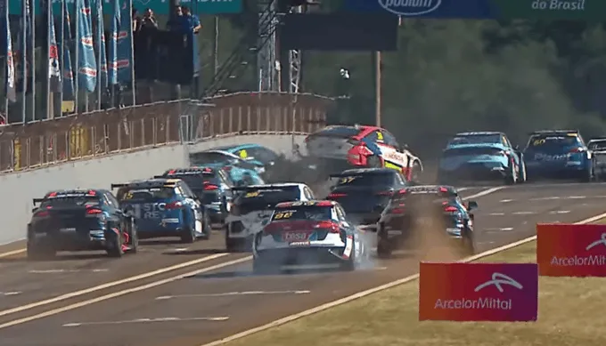TCR South América suspende primera carrera en Cascavel por un fuerte accidente en la largada