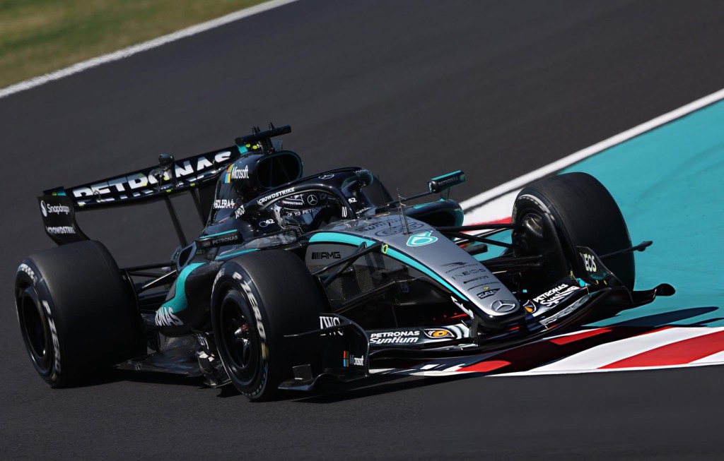 Russell se sorprende con McLaren en Japón y admite “trabajo por delante”