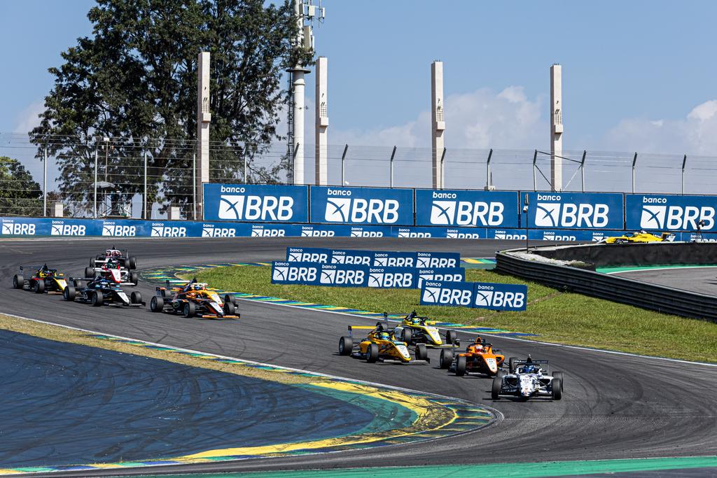 Mesquita, Hahn e Gentil vencem na etapa de abertura da F4 Brasil 2026 em Interlagos