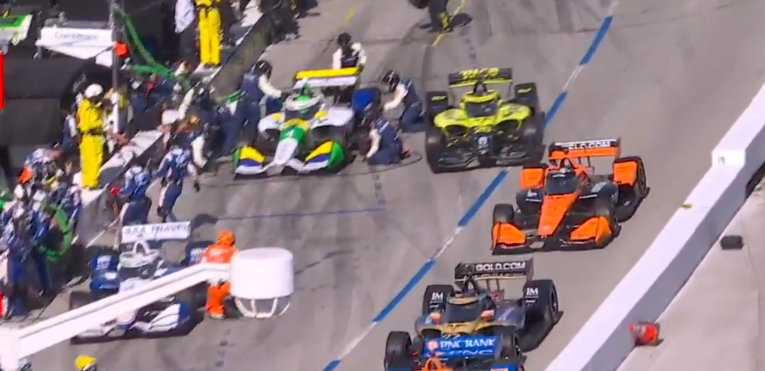 Power atropela mecânico de Collet em pit-stop no GP de Long Beach