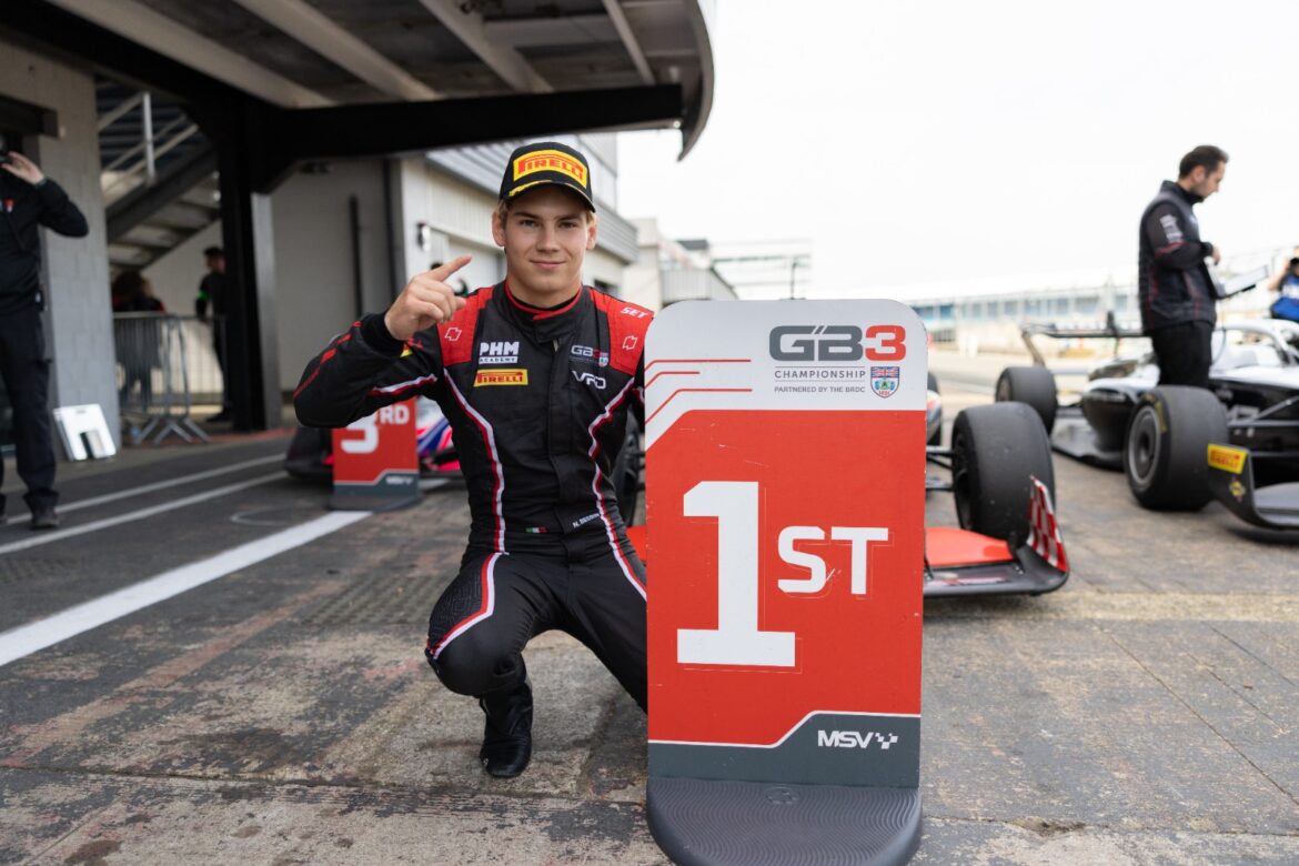 Bedrin e Nakamura vencem na rodada de abertura da GB3 em Silverstone