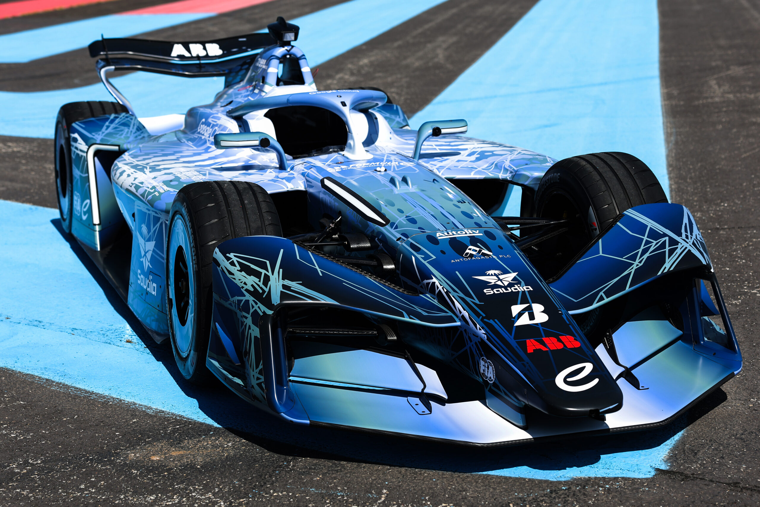 Fórmula E inicia sonhado salto tecnológico e apresenta carro Gen4 ao mundo na França