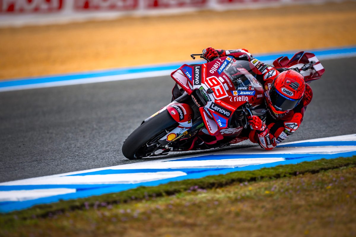 Marc Márquez bate Zarco na pista molhada e faz pole da MotoGP em Jerez. Moreira é 23º